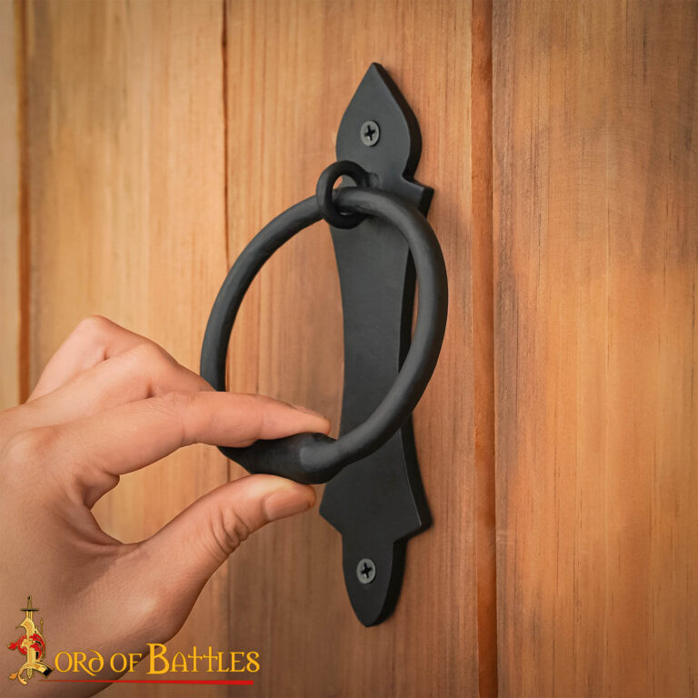 Puxador medieval de porta forjado à mão