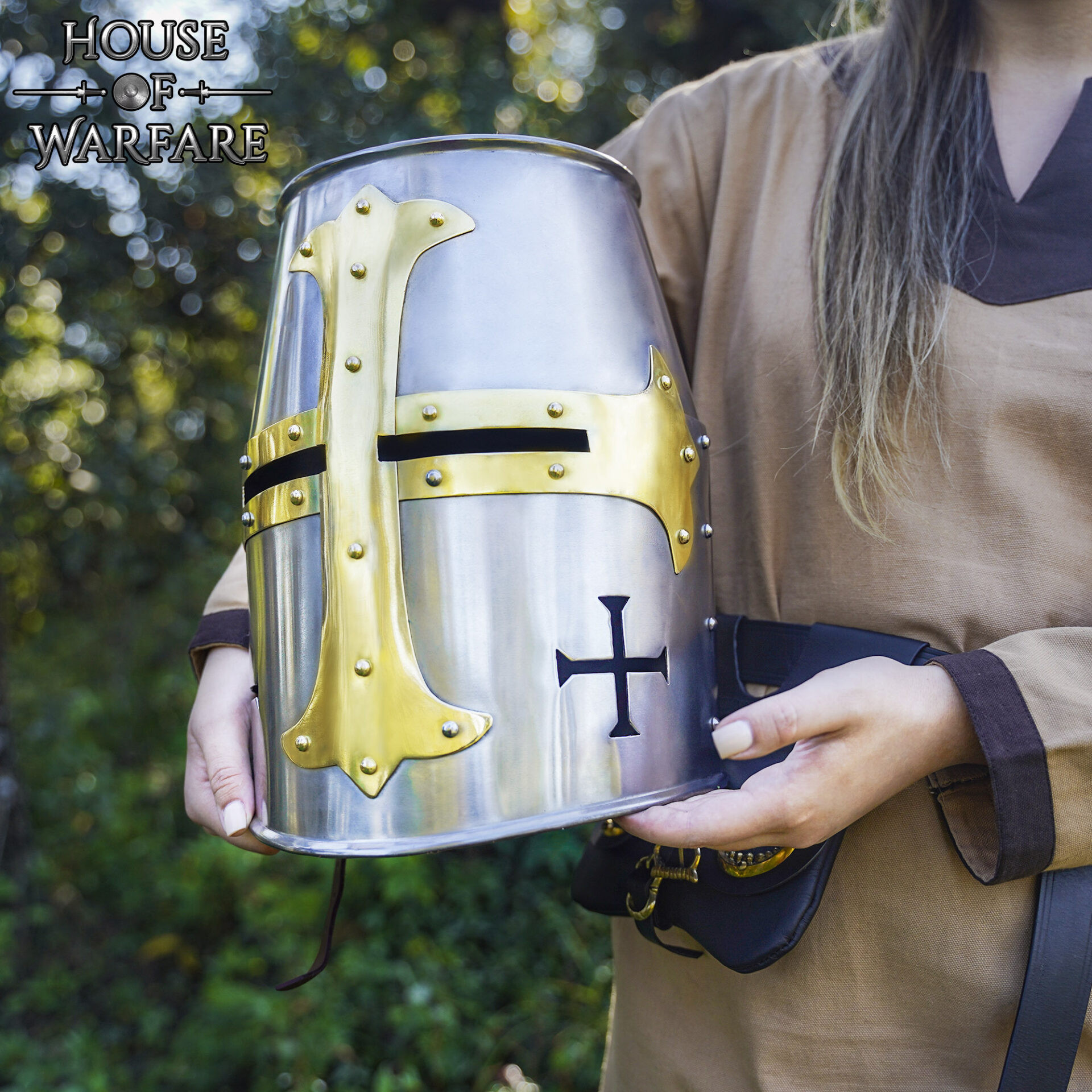 Capacete templário modelo Sugarloaf, S. XII-XIII