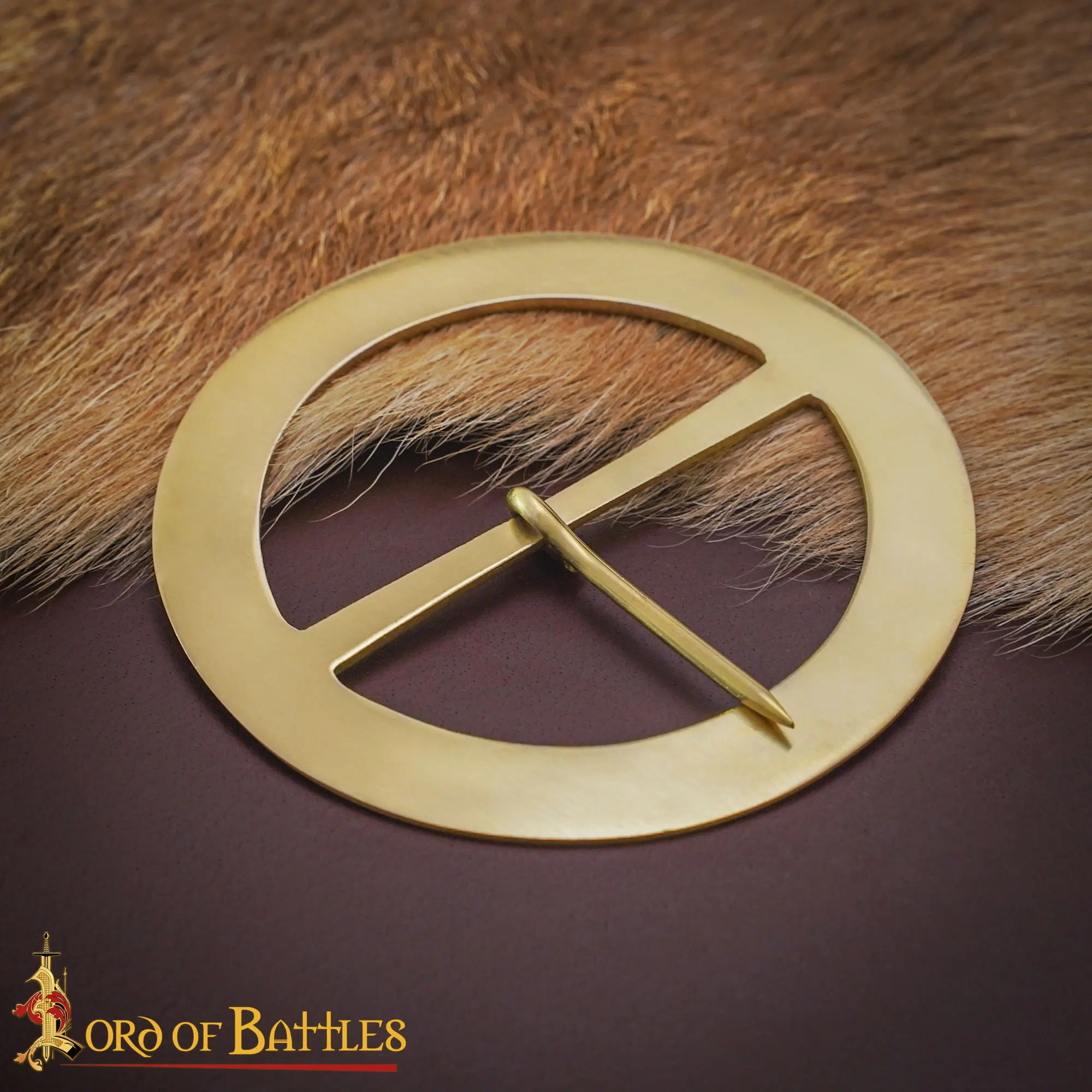 Fivela medieval redonda em latão (9,5 cm)