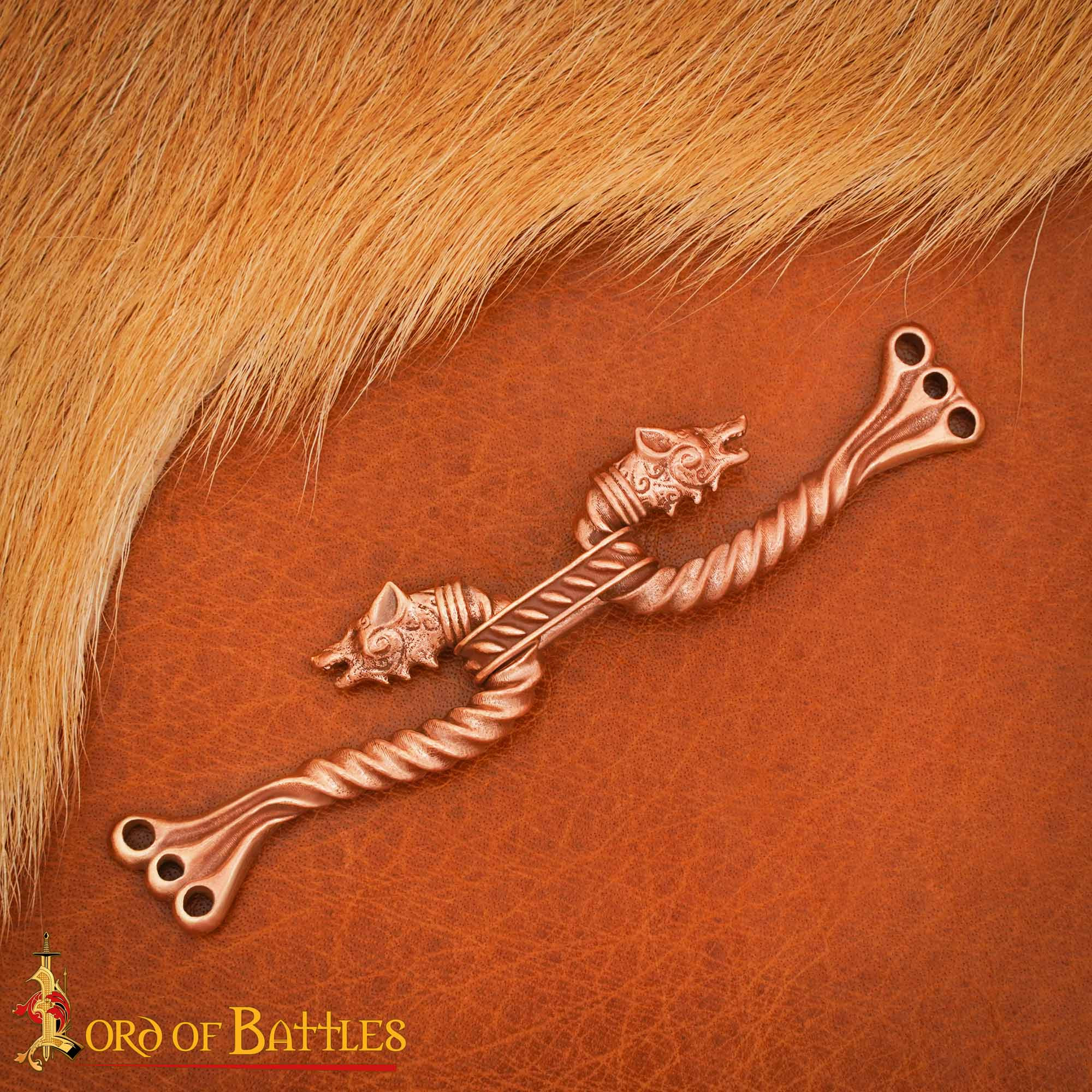 Fecho de capa vikinga com design de lobos, em bronze