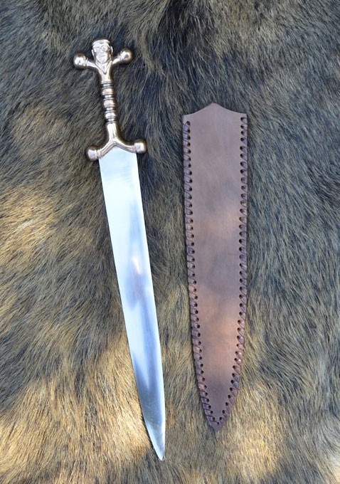 Adaga celta com bainha de couro