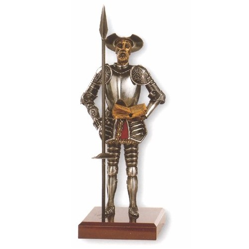 Miniatura Dom Quixote com lança e livro, 24 cms.