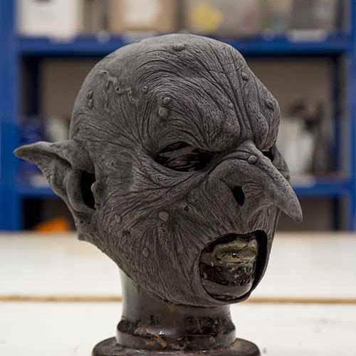 Máscara de goblin malicioso sem pintura (57-59 cms.)