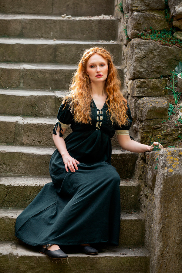 Vestido medieval Denise com atacadores, natural verde-branco