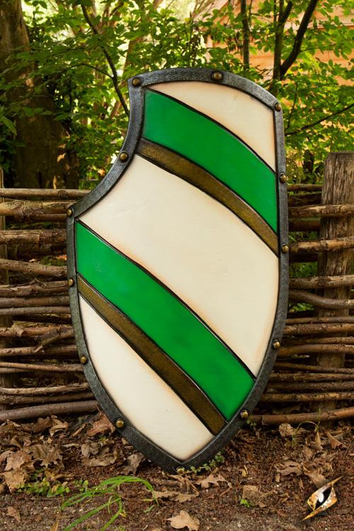 Escudo de Cavaleiro Medieval verde/branco em látex, 80x52 cm.