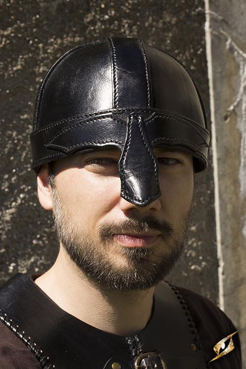 Capacete medieval de spangenhelm em couro preto para LARP