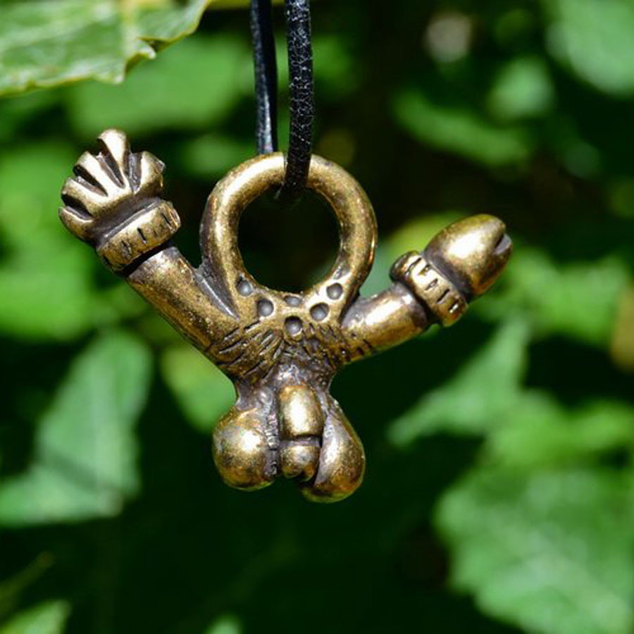 Pingente de falo romano e amuleto