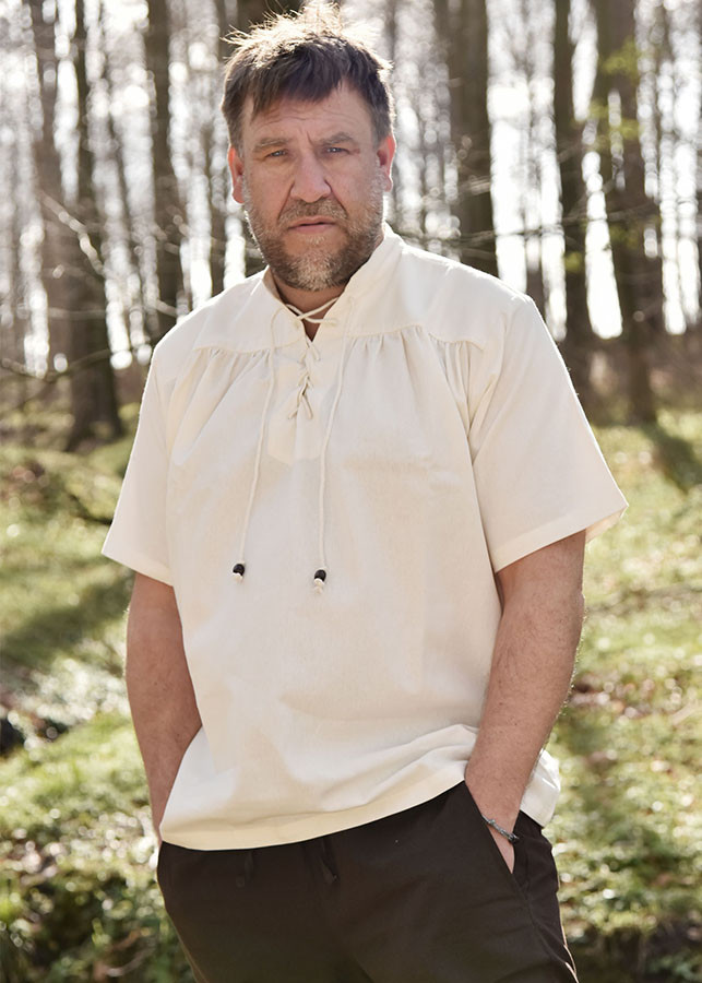 Camisa de verão medieval com mangas curtas, cor branca natural