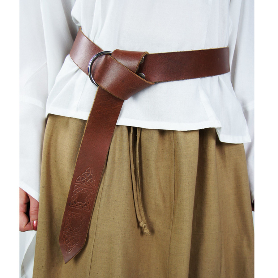Cinto de pele com padrão celta, cor castanha