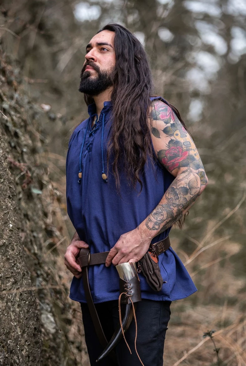 Camisa medieval azul sem mangas, modelo Louis