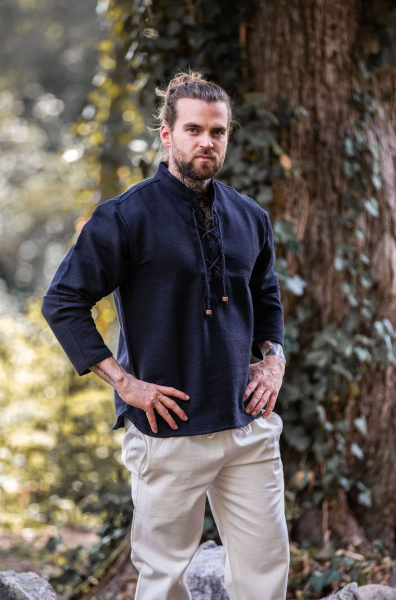 Camisa medieval grossa com atacadores, preta