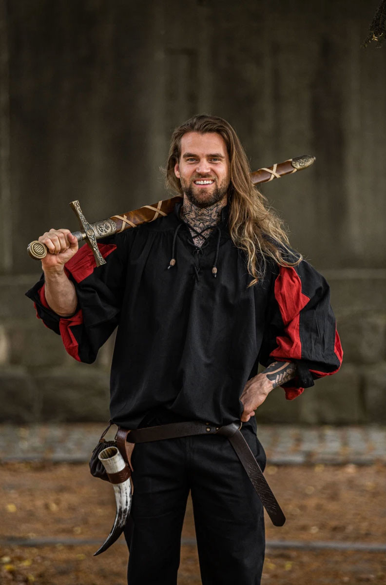 Camisa medieval Lansquenet modelo Albert, preto-vermelho