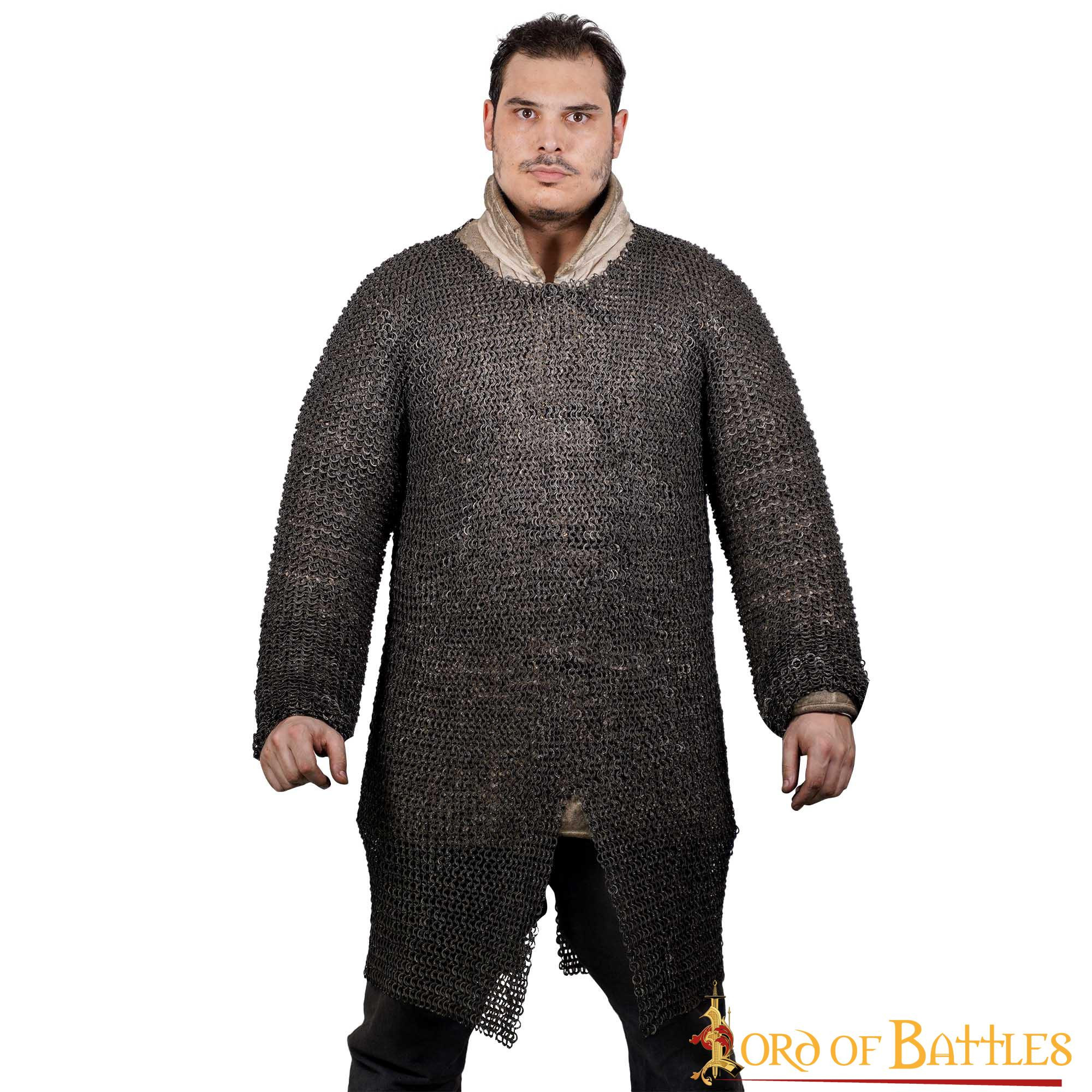 Cota de malha medieval longa com anéis de titânio rebitados