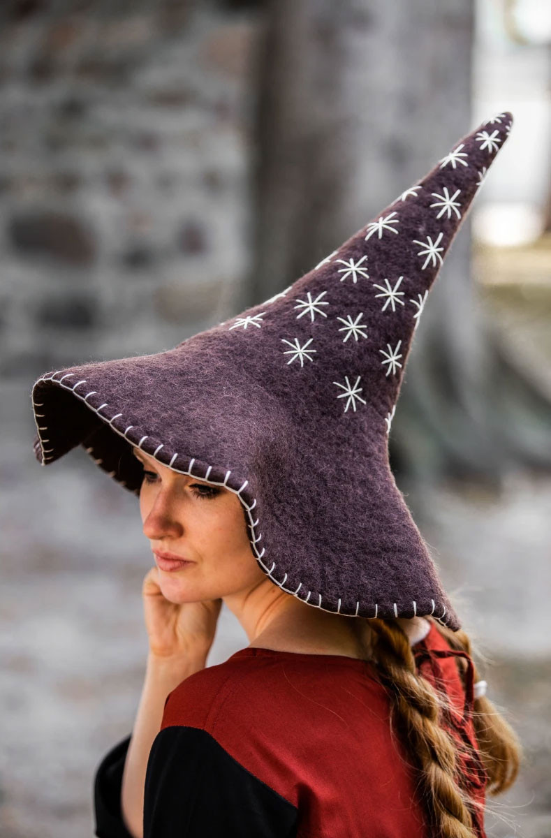 Chapéu de bruxa modelo estrela, cor marrom
