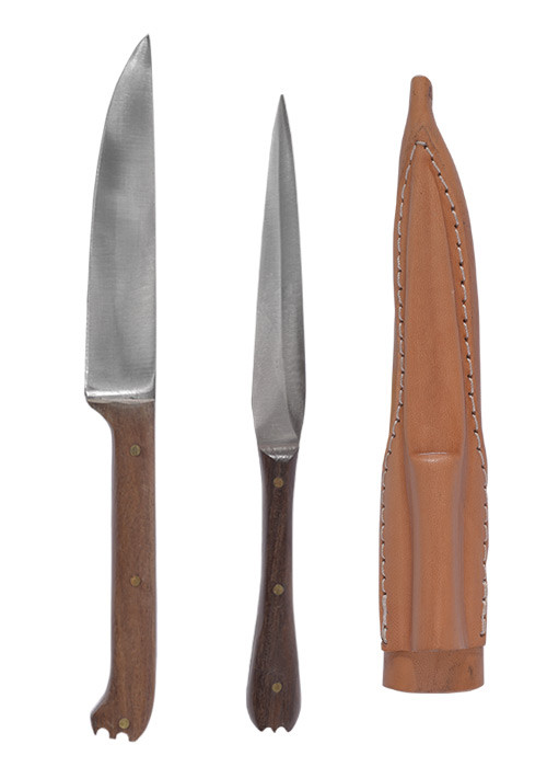 Conjunto 2 talheres medievais com capa de couro - cabo de madeira