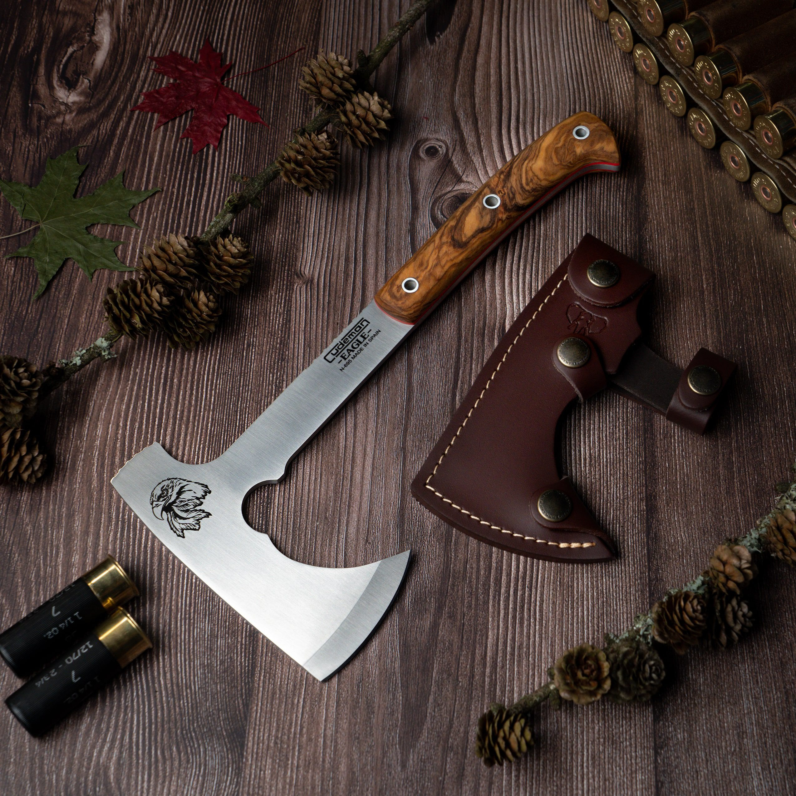 Machado de águia, cabo de madeira de oliveira