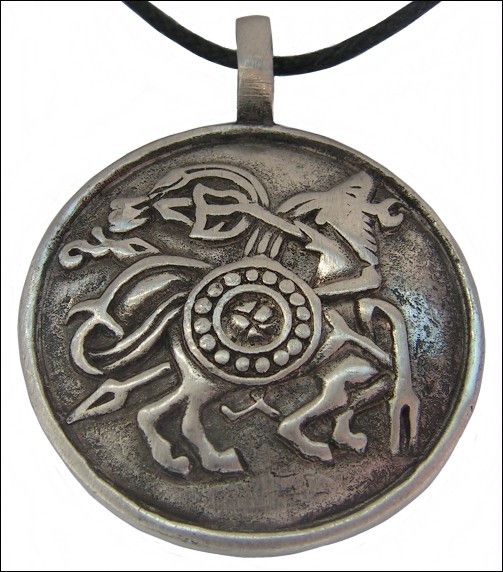 pingente de símbolos viking