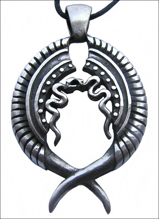 pingente de motivos gregos