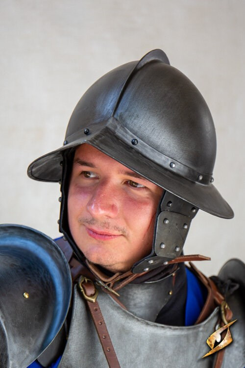 Capacete Morion da série Sovereign Epic Armory, acabamento escuro