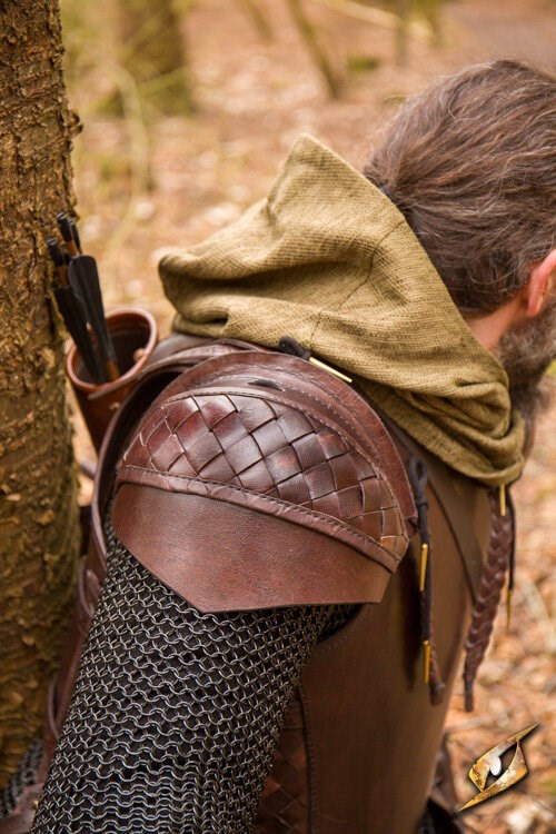 Conjunto Ranger de ombreiras de couro da Epic Armoury.