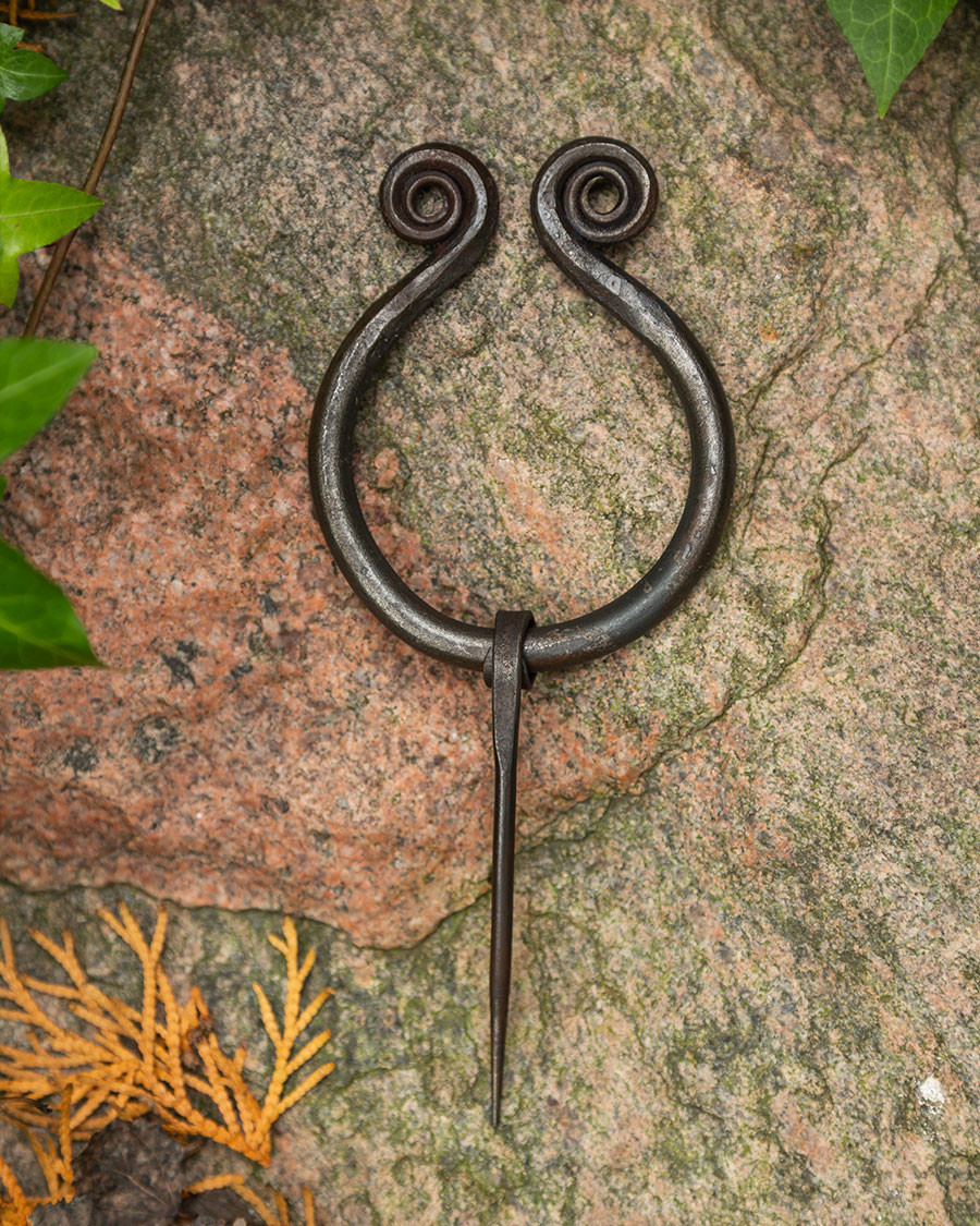 Grande fíbula Bernhard para vestidos e capas