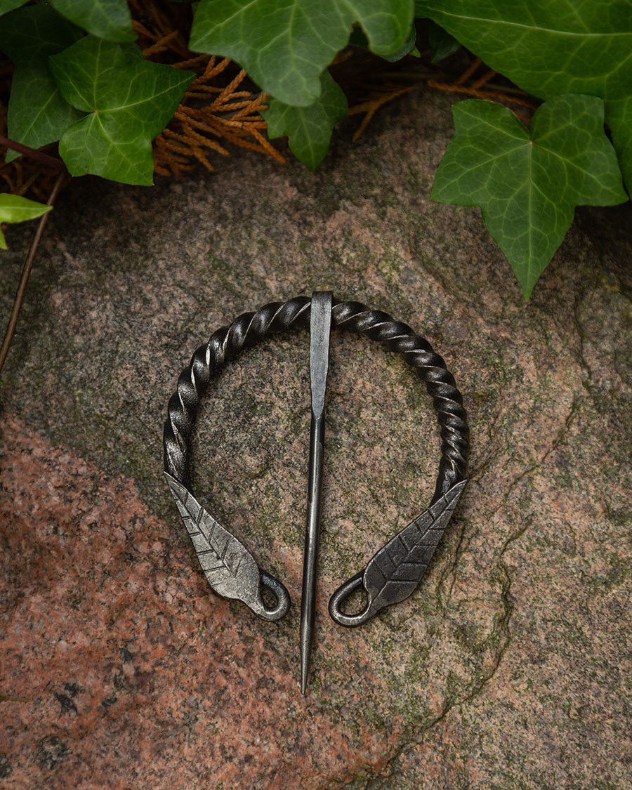 Fibula Silvana sai para vestidos e capas