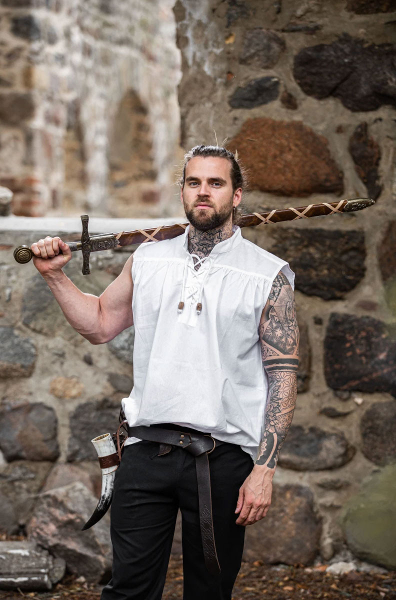 camisa medieval branca sem mangas