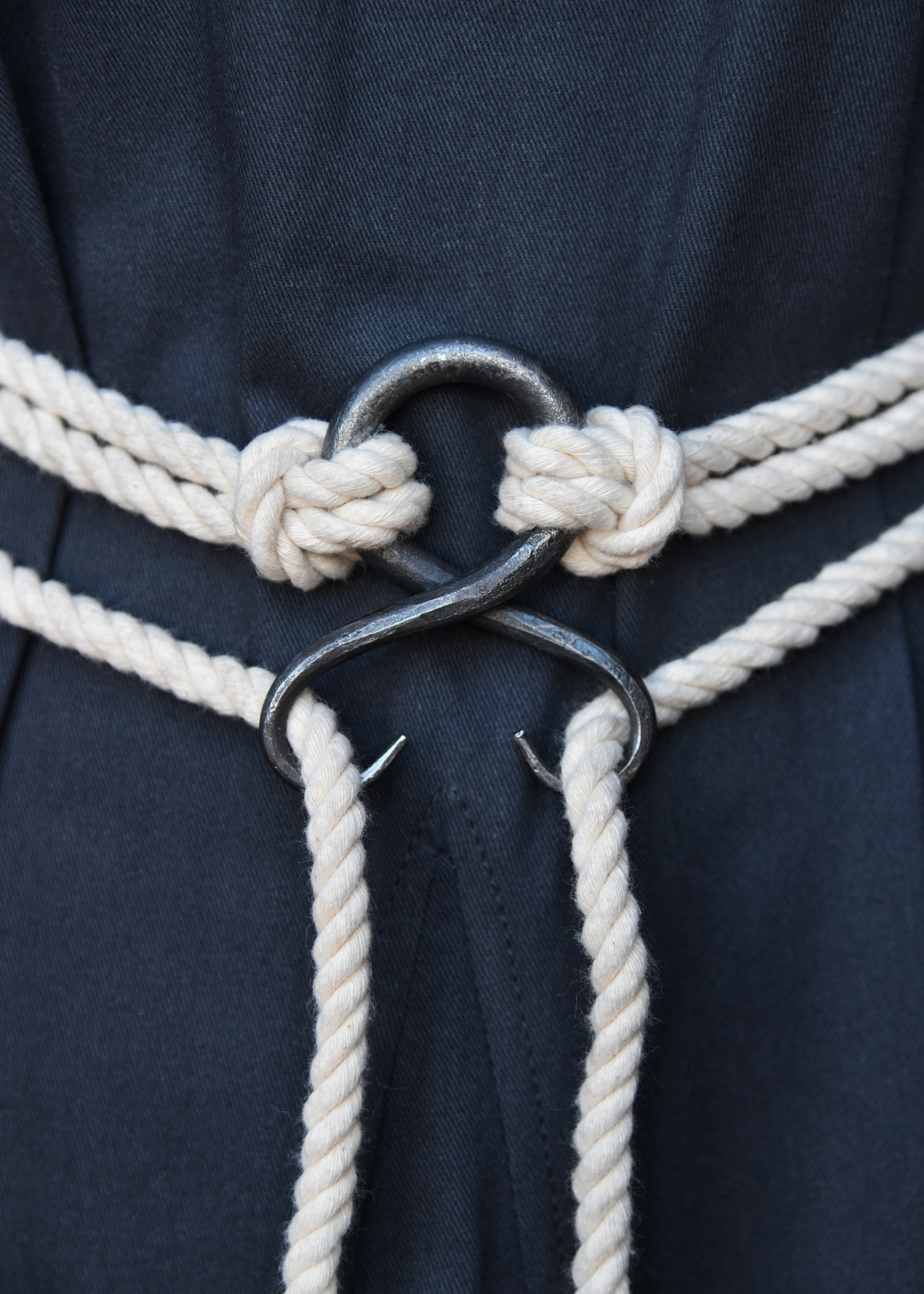 Fivela de cinto medieval, cruz Troll, forjada