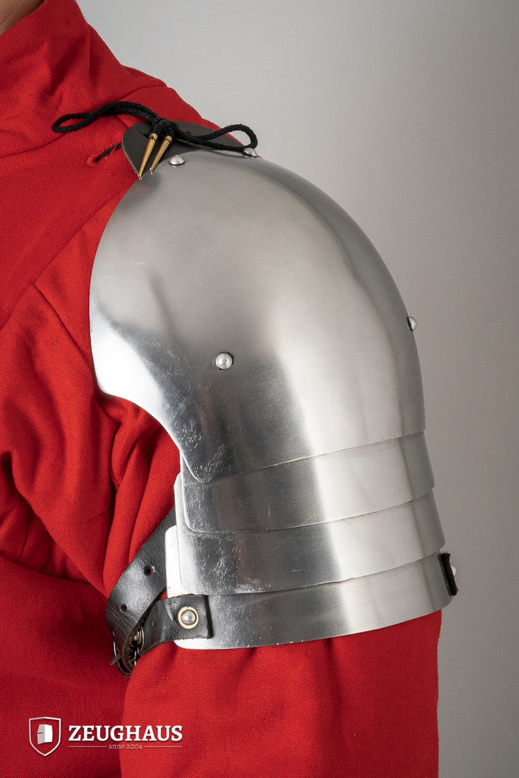 Ombreiras medievais em aço polido do século XIV