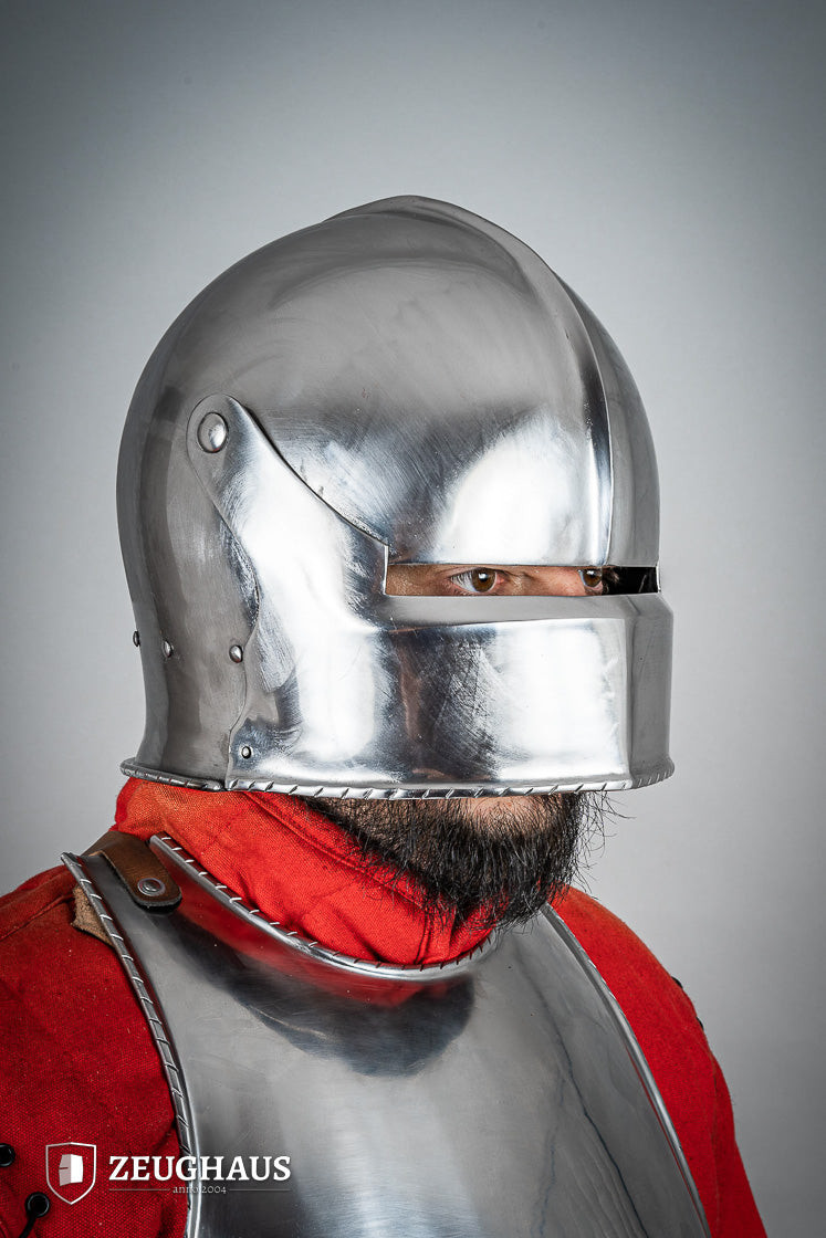 Capacete Swiss Sallet tipo Renaissance, acabamento polido