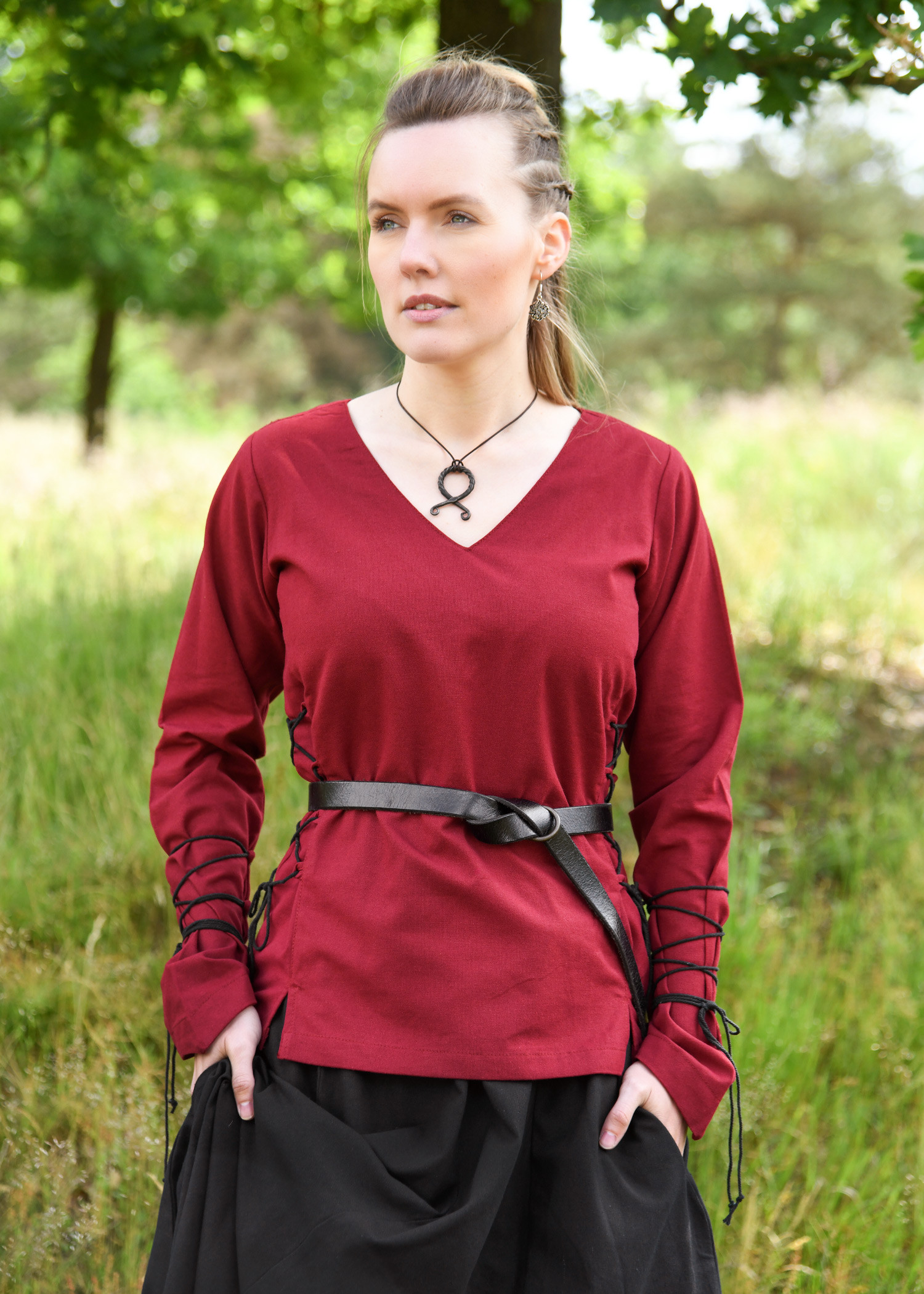 Blusa medieval modelo Aila em algodão, cor vermelha