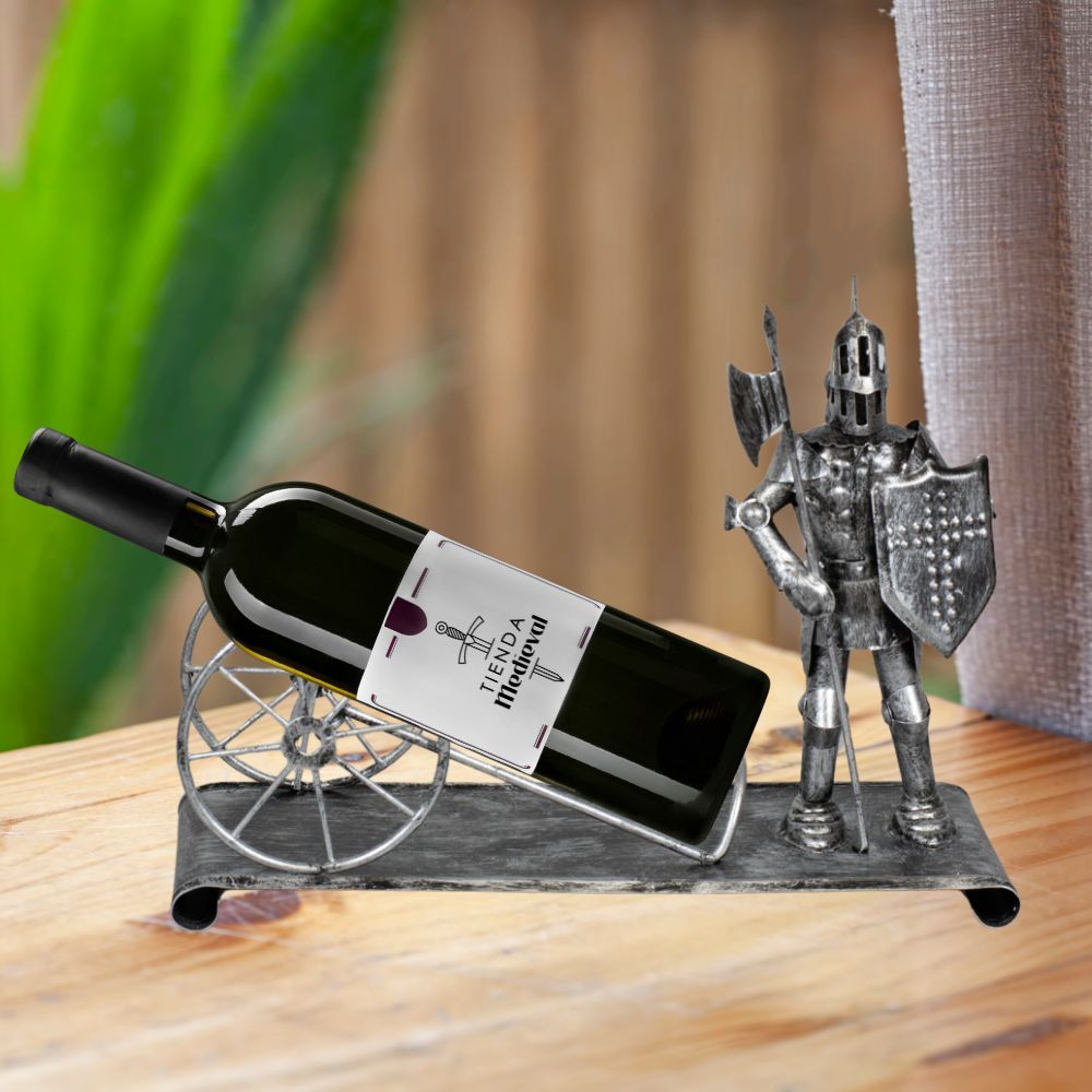 Guerreiro e canhão com suporte para garrafa