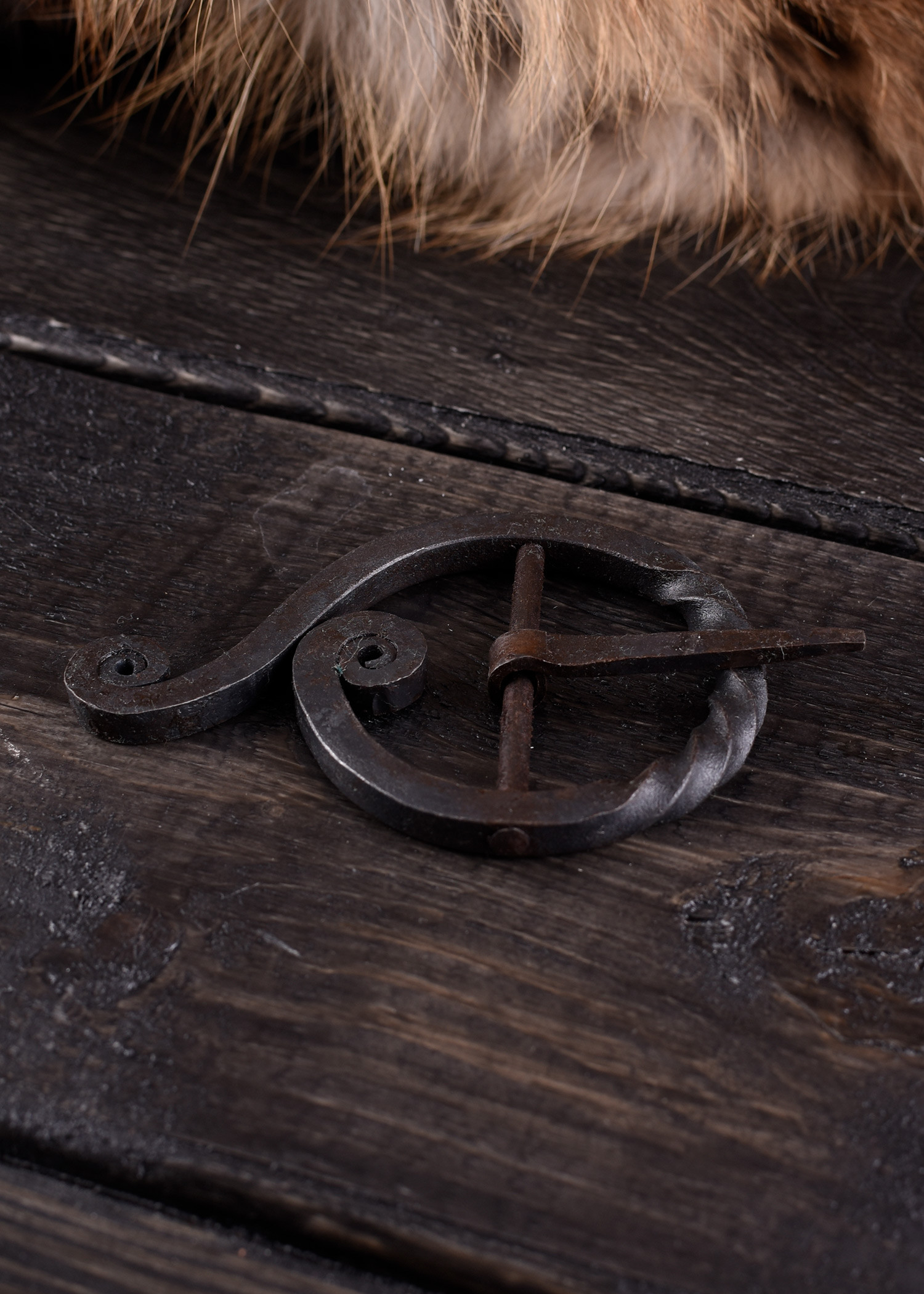 Fivela de cinto forjada à mão, aproximadamente 7 cm de diâmetro