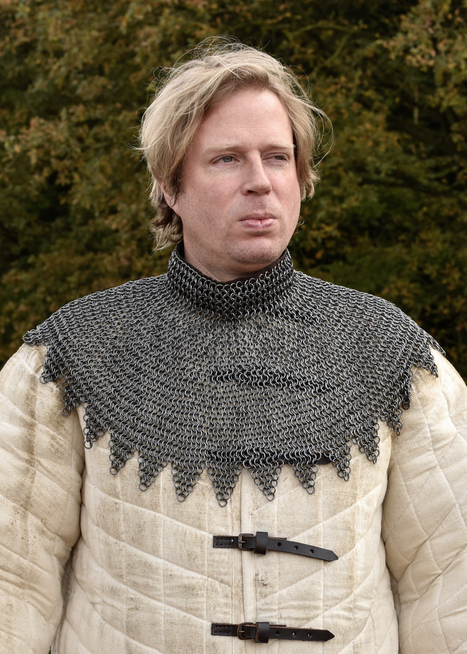 Manto de bispo de cota de malha, com correias e fivela