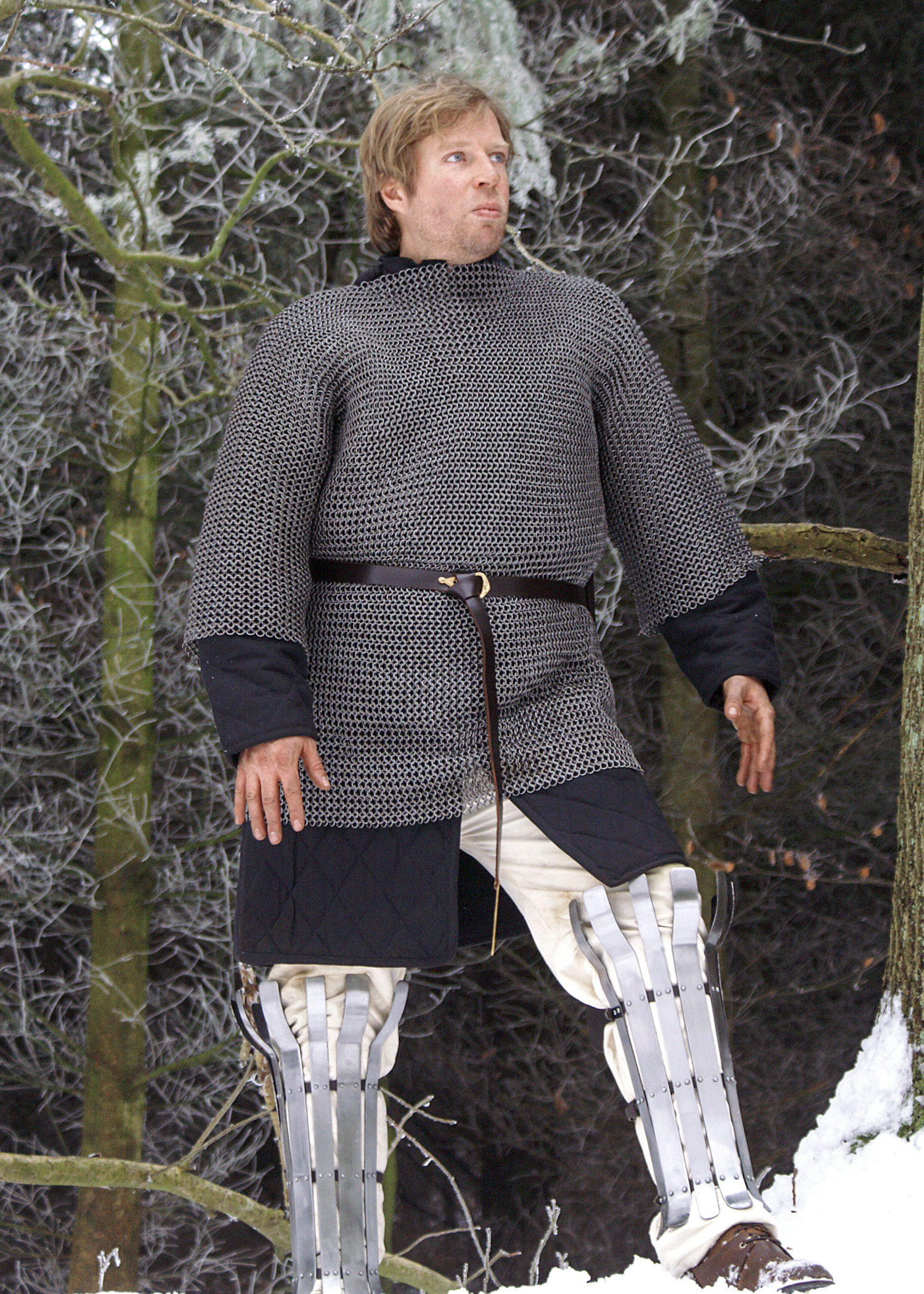 Coifa de malha de anéis planos remachados, modelo Haubergeon